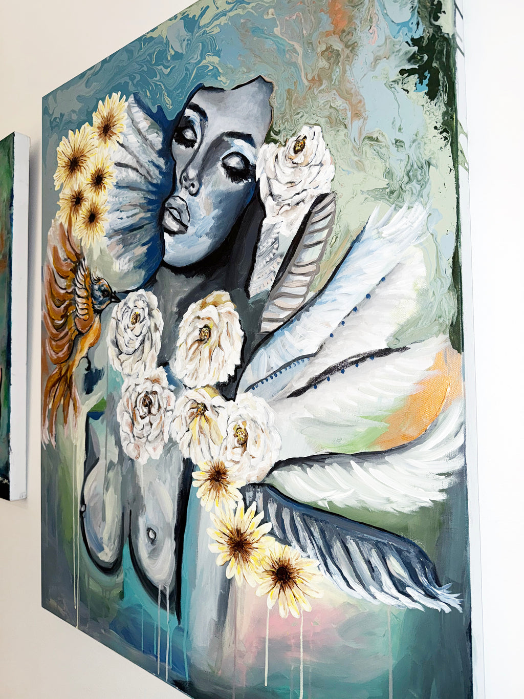 Handmålad tavla – Free | Harmonisk kraft i brons & pastell