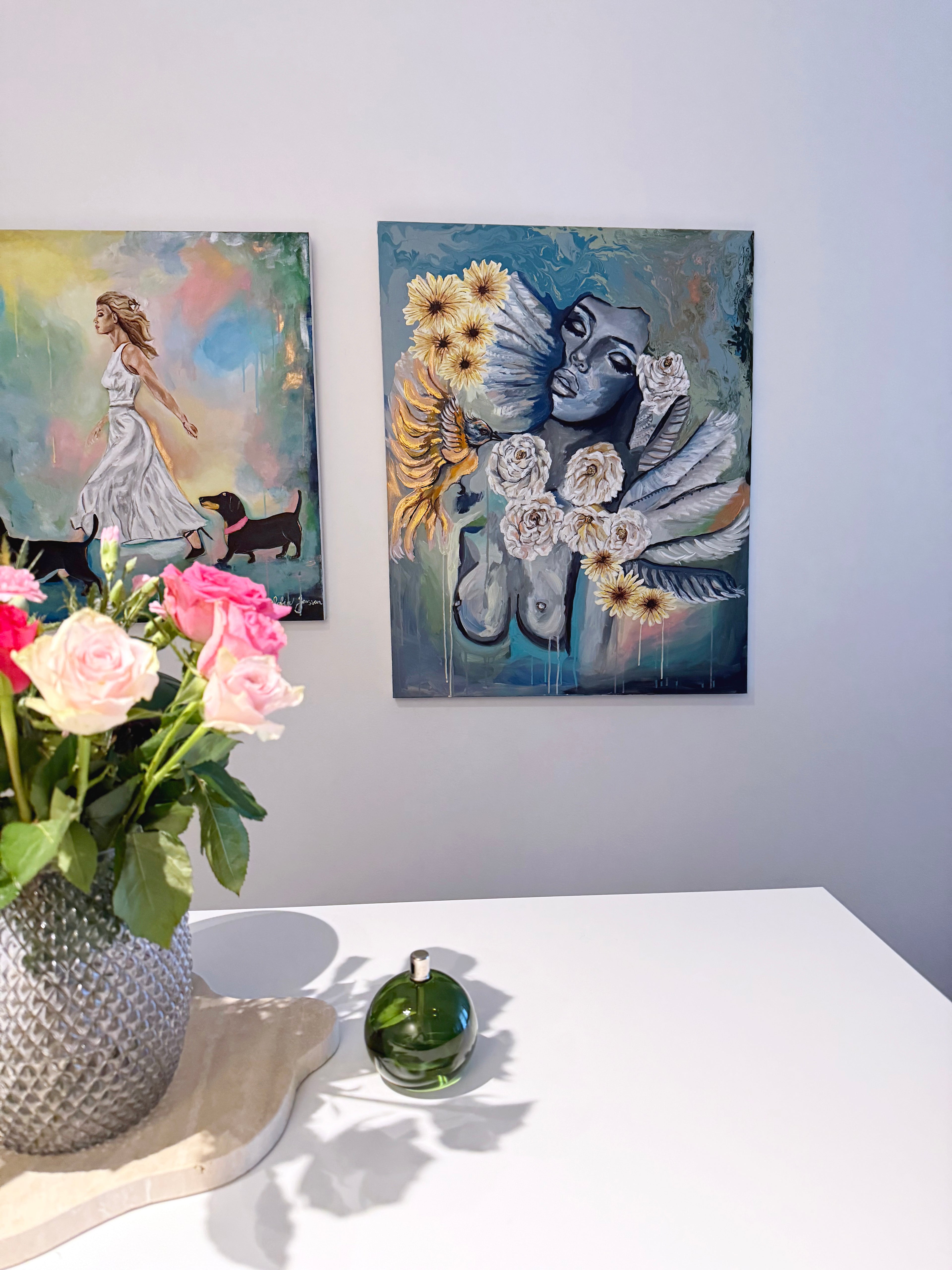 Handmålad tavla – Free | Harmonisk kraft i brons & pastell